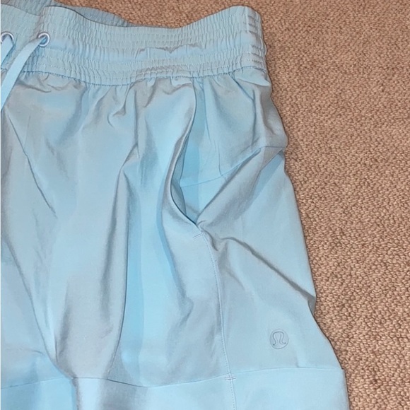 Lululemon sky/turquoise shorts size 6 - Picture 2 of 5